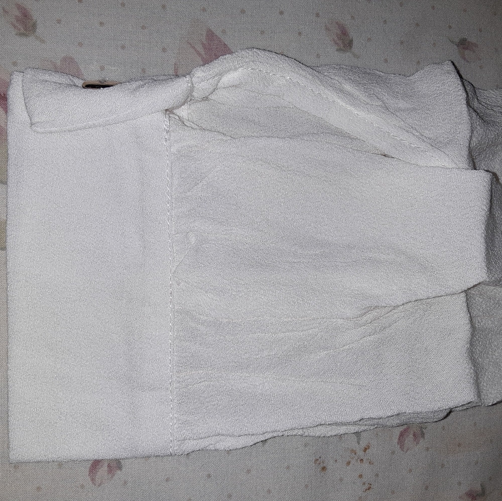 Long Sleeve V-neck Twust Front Top - Picture 8 of 8